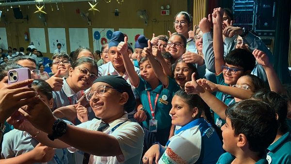 School Chameleons community moment