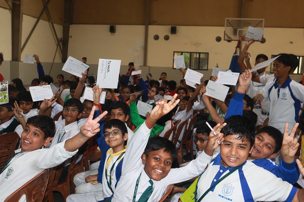 School Chameleons community moment